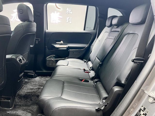 M-BENZ賓士 GLB250  第13張相片