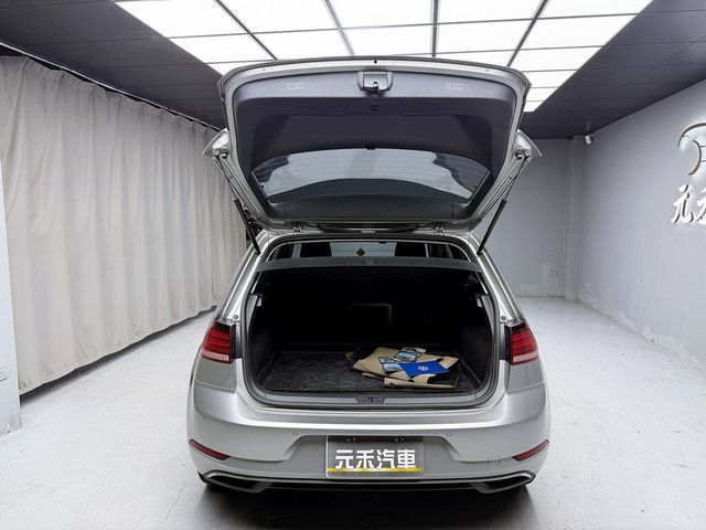 VOLKSWAGEN福斯 GOLF  第18張相片