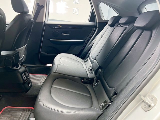 BMW寶馬 218I  第13張相片