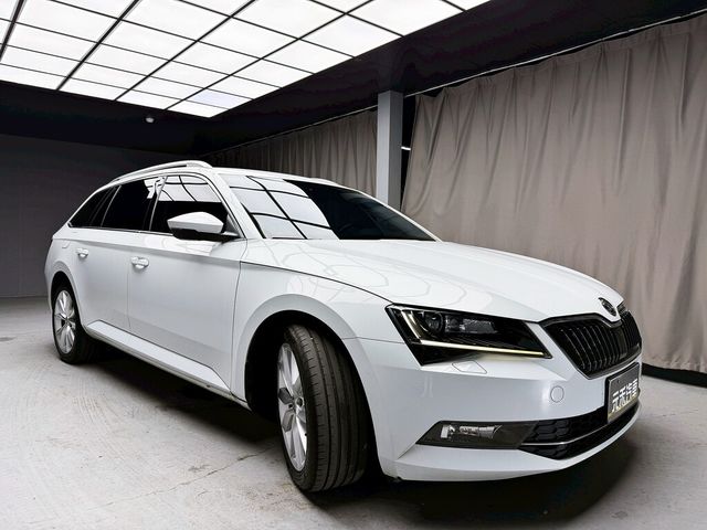 SKODA司科達 SUPERB COMBI  第3張相片