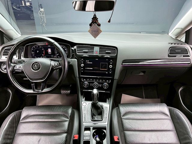 VOLKSWAGEN福斯 GOLF VARIANT  第9張相片