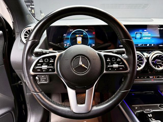 M-BENZ賓士 GLA180  第15張相片