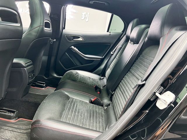 M-BENZ賓士 GLA200  第13張相片