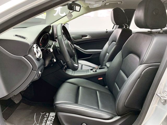 M-BENZ賓士 GLA180  第11張相片