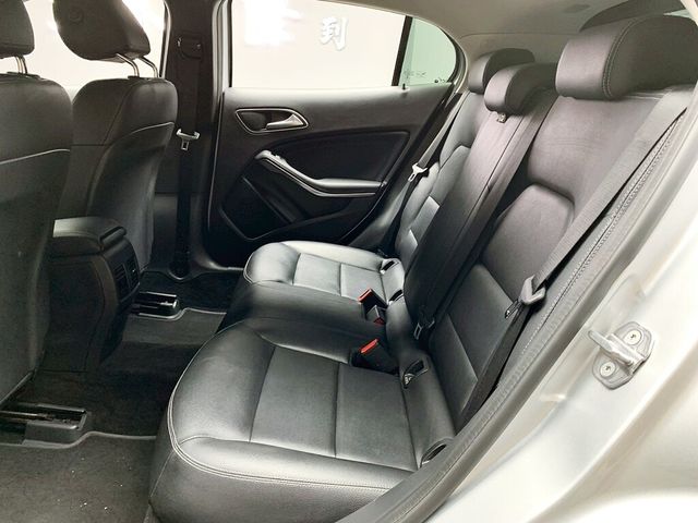 M-BENZ賓士 GLA180  第13張相片