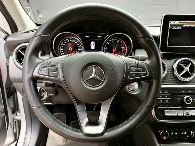 M-BENZ賓士 GLA180  第15張相片