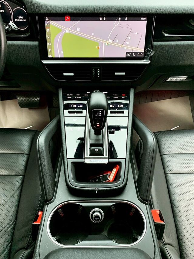 PORSCHE保時捷 CAYENNE  第16張相片