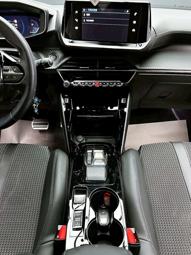 PEUGEOT寶獅 2008  第16張相片