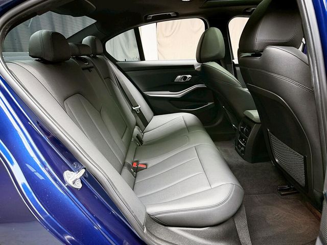 BMW寶馬 330I  第14張相片