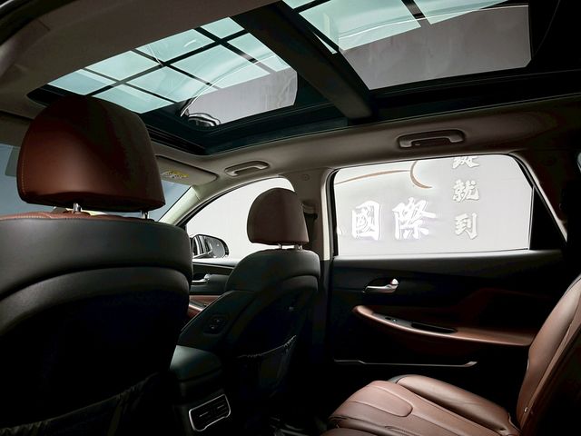 HYUNDAI現代 SANTA FE  第9張相片