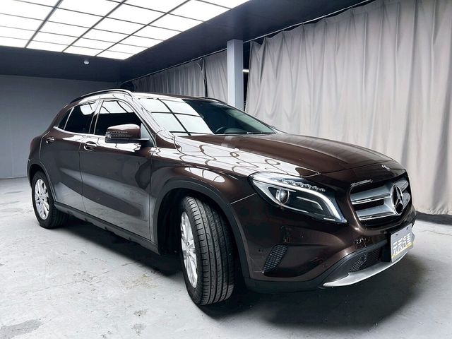 M-BENZ賓士 GLA180  第3張相片