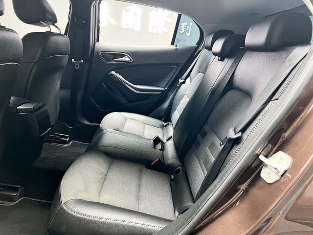 M-BENZ賓士 GLA180  第13張相片
