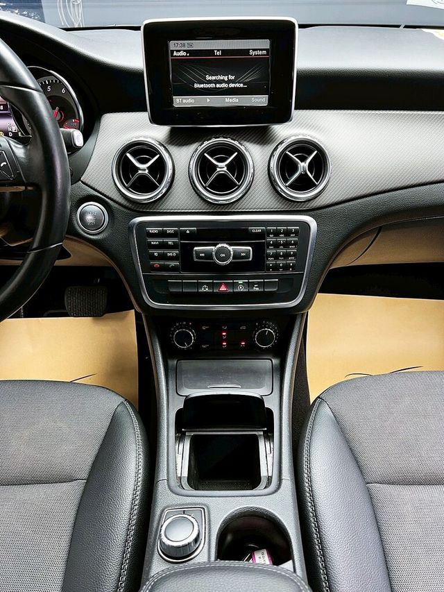 M-BENZ賓士 GLA180  第16張相片