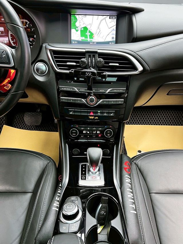 INFINITI無限 Q30  第16張相片