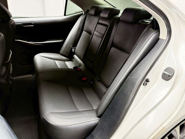 LEXUS凌志 IS 300  第13張相片