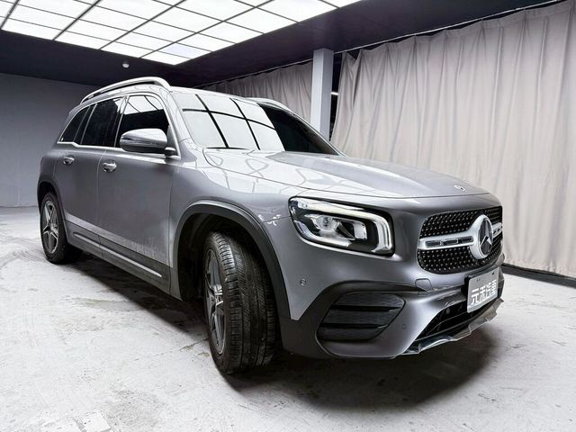 M-BENZ賓士 GLB200  第3張相片