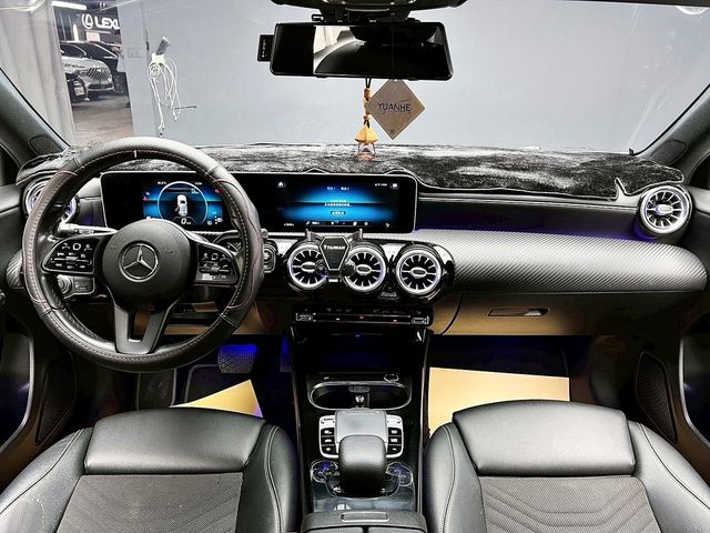 M-BENZ賓士 A180  第9張相片