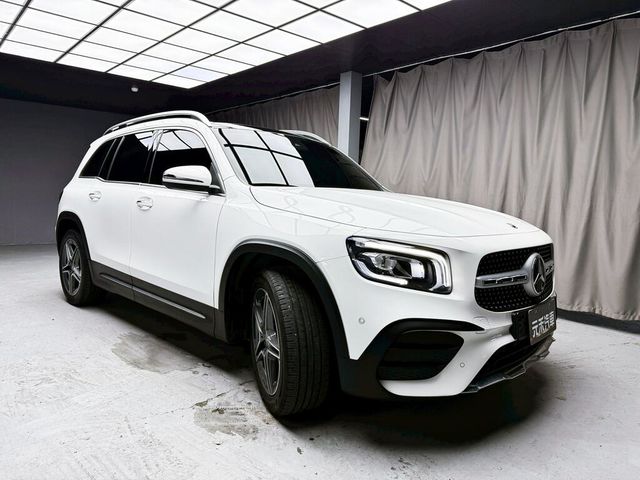 M-BENZ賓士 GLB250  第3張相片