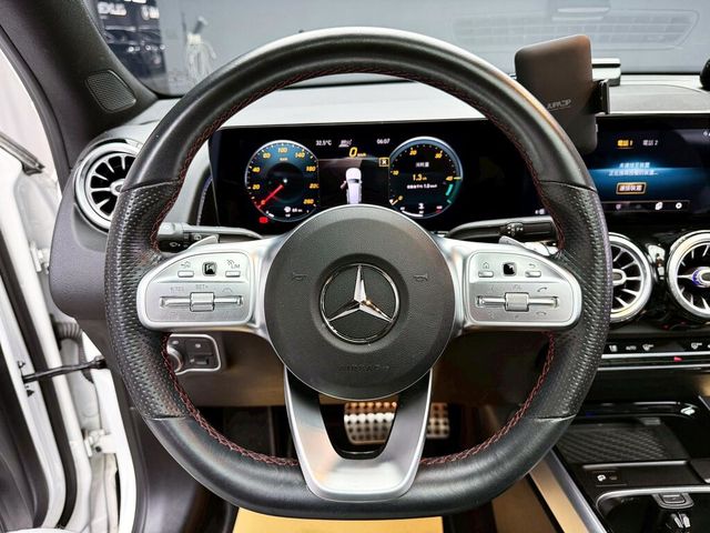 M-BENZ賓士 GLB250  第15張相片