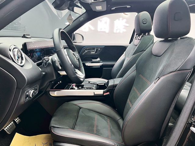 M-BENZ賓士 GLB250  第11張相片