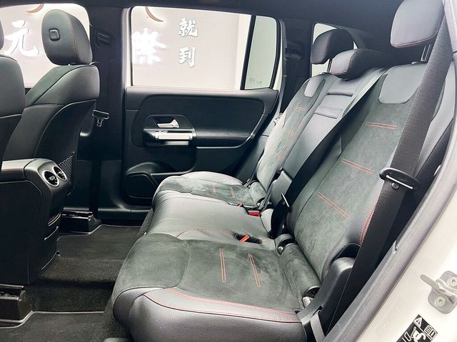 M-BENZ賓士 GLB250  第13張相片