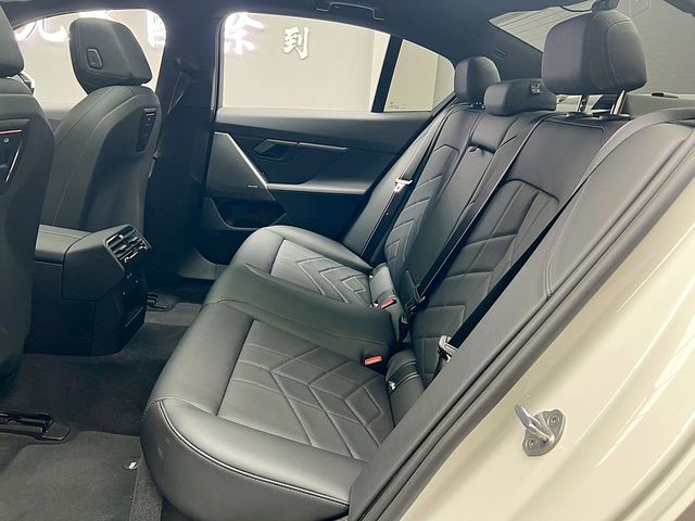 BMW寶馬 520I  第13張相片