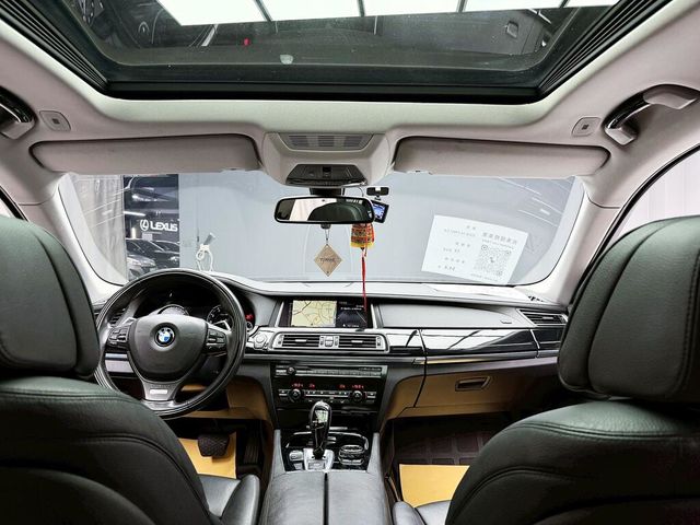 BMW寶馬 740LI  第9張相片