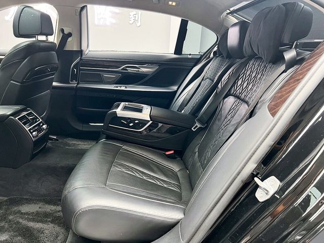 BMW寶馬 740LI  第13張相片
