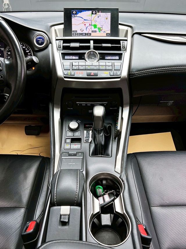 LEXUS凌志 NX300H  第16張相片