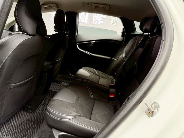 VOLVO富豪 V40  第13張相片