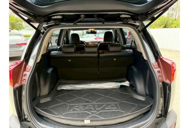 Toyota RAV4 2015款 2.0 E Hi 黑色  第8張相片