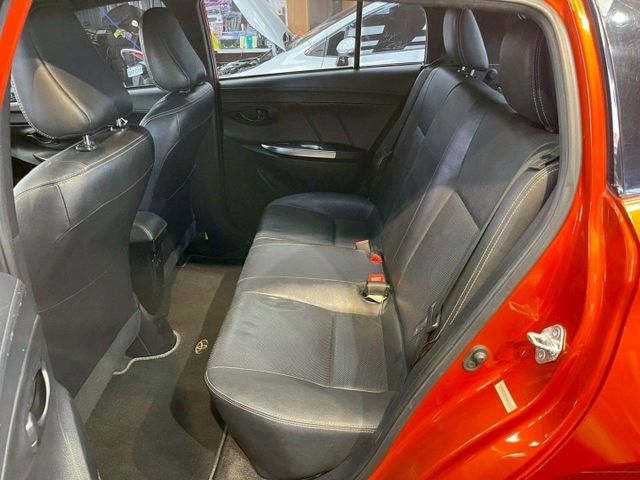 原鈑件 一手車 特殊橙黃色 五門代步首選  第9張相片