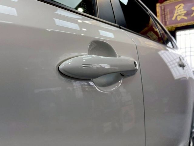 原鈑件 認證車 原廠保固中 高階豪華+ 現省20多萬  第16張相片