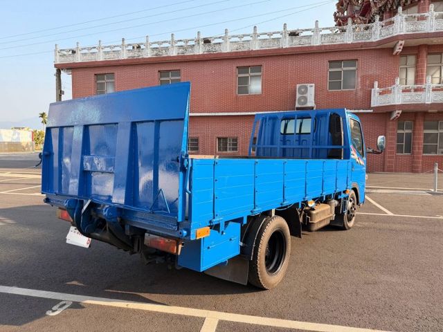 11.5呎 四期最好用 僅跑25萬 引擎 冷氣 耗材 底盤都整理完畢 還有尾門  第5張相片