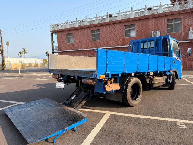 11.5呎 四期最好用 僅跑25萬 引擎 冷氣 耗材 底盤都整理完畢 還有尾門  第6張相片