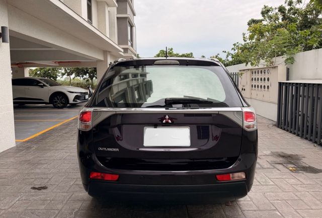 原鈑件 認證車 新車90.9萬 2.4大馬力大空間休旅車 現售23.8  第5張相片