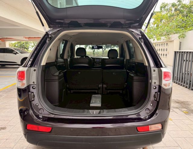 原鈑件 認證車 新車90.9萬 2.4大馬力大空間休旅車 現售23.8  第6張相片