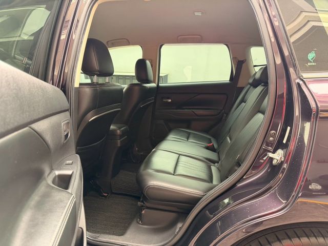 原鈑件 認證車 新車90.9萬 2.4大馬力大空間休旅車 現售23.8  第14張相片