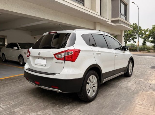 歐洲原裝進口小休旅 撞擊測試5星 安全/省油/大空間 重點僅跑6.9萬  第4張相片