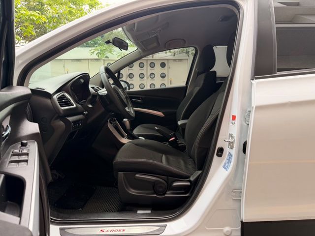 歐洲原裝進口小休旅 撞擊測試5星 安全/省油/大空間 重點僅跑6.9萬  第11張相片