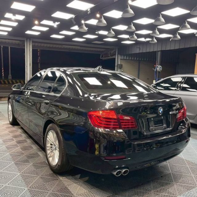 F10 520d 僅跑13.8萬 超省油 黑色寶馬5頭超漂亮  第4張相片