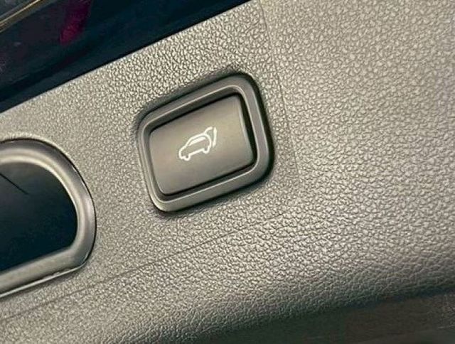 新車89.9 現在30初即刻入手1.6Turbo大空間休旅車 超多配備 一手車 僅跑7.3萬  第17張相片