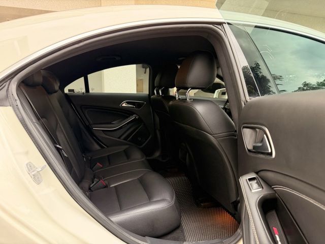 原鈑件 認證車 蝴蝶尾燈 內裝氣氛好 超好養護的賓士轎跑  第12張相片