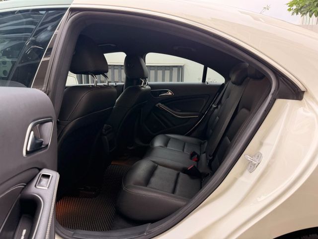 原鈑件 認證車 蝴蝶尾燈 內裝氣氛好 超好養護的賓士轎跑  第13張相片