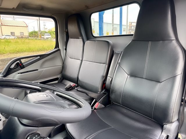 MITSUBISHI三菱 CANTER  第14張相片