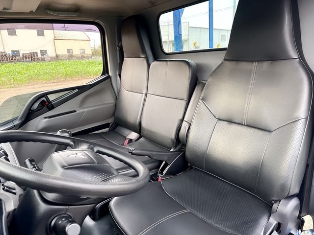 MITSUBISHI三菱 CANTER  第13張相片