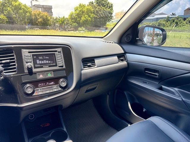MITSUBISHI三菱 OUTLANDER  第8張相片