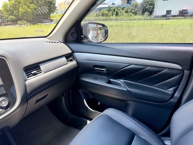 MITSUBISHI三菱 OUTLANDER  第9張相片