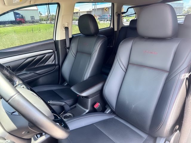 MITSUBISHI三菱 OUTLANDER  第10張相片