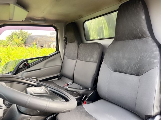 MITSUBISHI三菱 CANTER  第13張相片